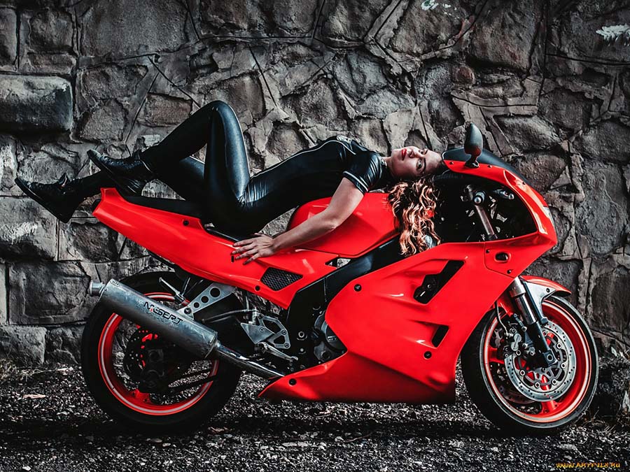 Beautiful girl Beautiful girls and motorcycles in Qiqihar