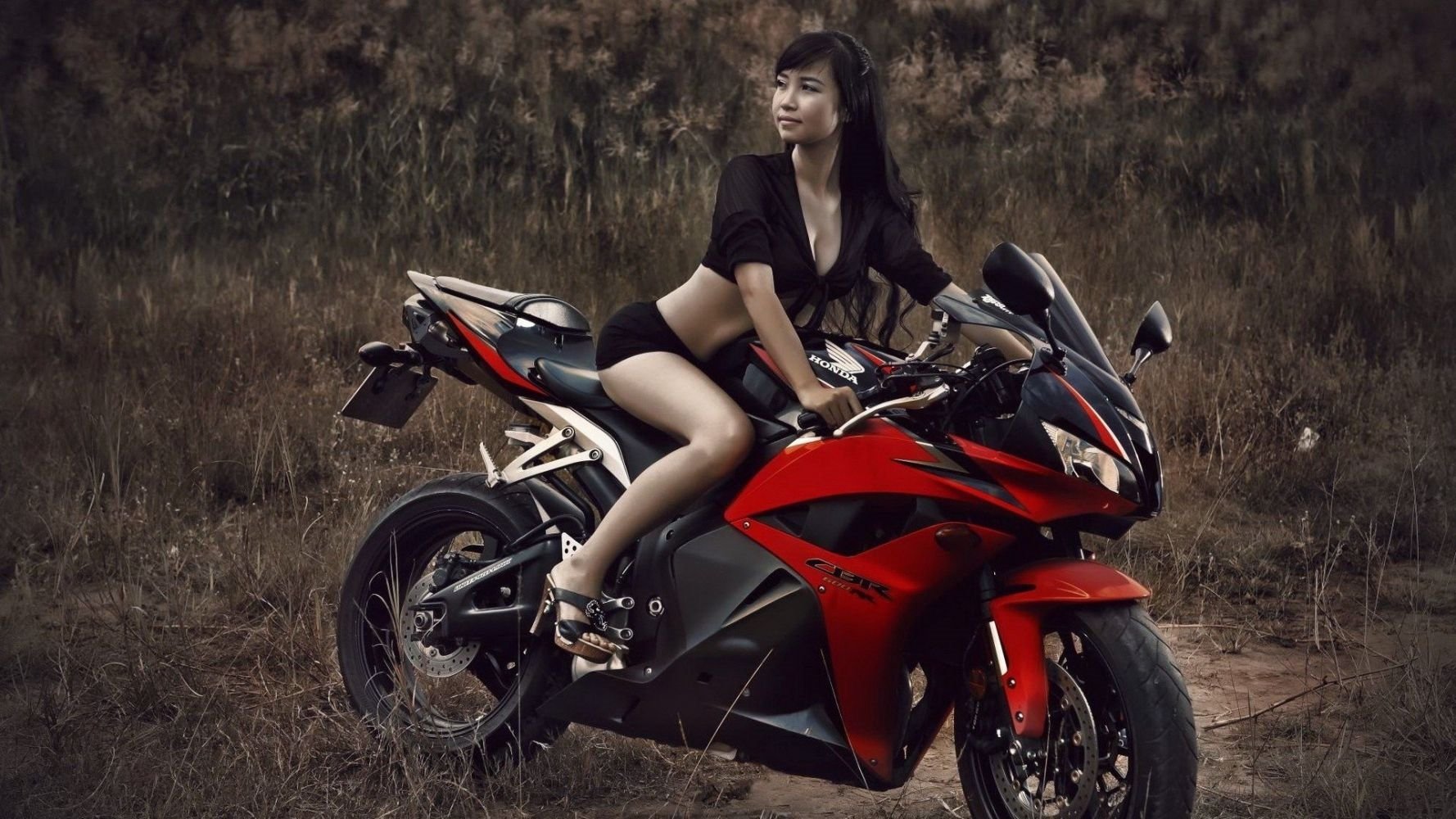 Fitness girls and bikes in Qiqihar