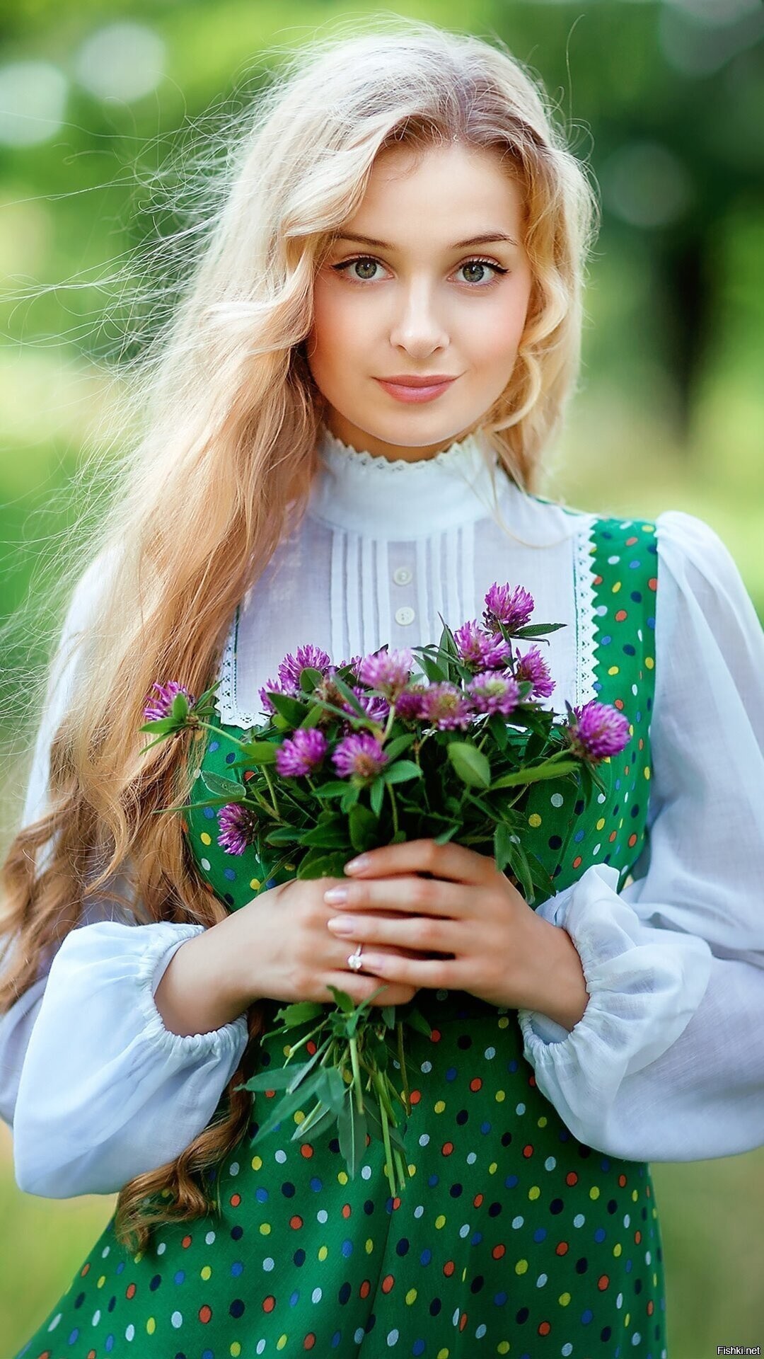 Girls in Slavic costumes in Qiqihar